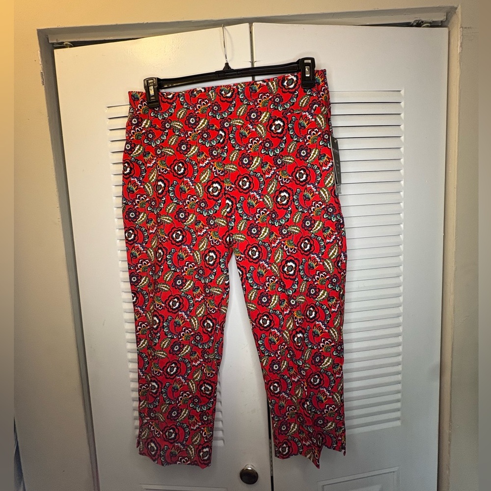 NWT Zac & Rachel Red Capris Size 12